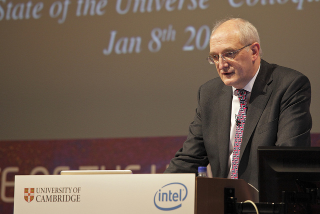 The Vice-Chancellor, Professor Sir Leszek Borysiewicz, introduces Lord Rees at The State of the Universe symposium (Sir Cam)